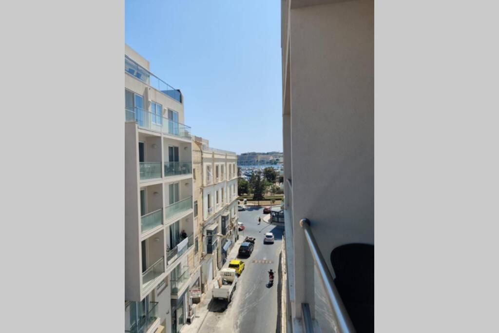 Brand New 3 Bedroom Apartment Close To The Sea Gzira Bagian luar foto